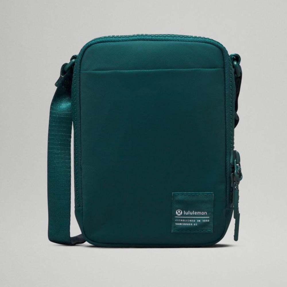 Lululemon Easy Access Crossbody Bag 1.5L NWT Teal - Picture 1 of 4